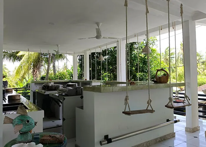 ホテル Skylodge - Bali Jungle Retreat With Fine Dining & Eco Pool 4*