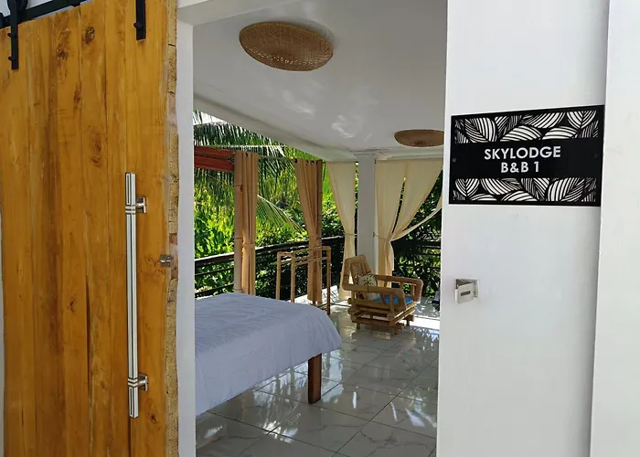 ホテル Skylodge - Bali Jungle Retreat With Fine Dining & Eco Pool 4*